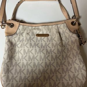 Micheal Kors Purse